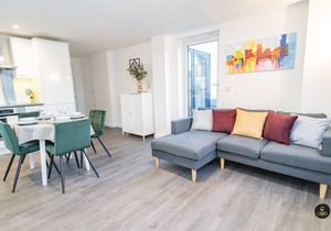 2 Bedroom Apt. with Balcony - Greenwich SE10