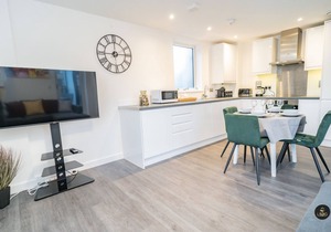 2 Bedroom Apt. with Balcony - Greenwich SE10