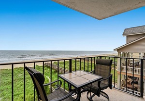 2-bedroom Corner Unit with private balcony | Carolina Reef - 301