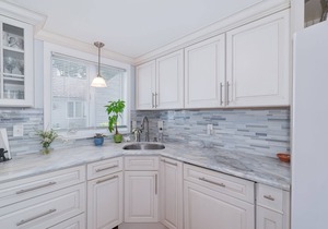 2-bedroom condo, private pool, 6-minute drive to Cape Cod Beaches