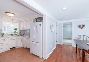 2-bedroom condo, private pool, 6-minute drive to Cape Cod Beaches