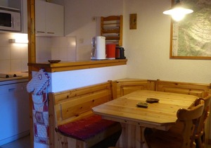 2-Bedroom Duplex, Pool, Close to Lifts, Sleeps 6
