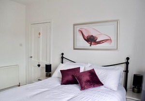 2 Bedroom Edinburgh Apartment with Parking