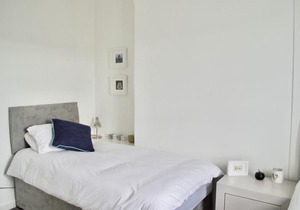 2 Bedroom Edinburgh Apartment with Parking