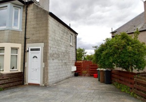 2 Bedroom Edinburgh Apartment with Parking