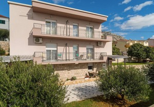 2 bedroom nice apartment in Mali Rat