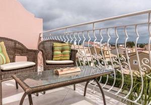 2 Bedroom Top Floor Apartment, Oasis Parque, near Alvor AT01