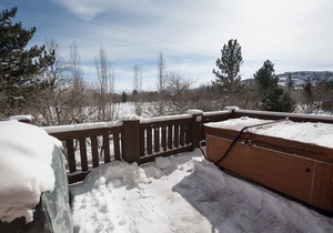 2 Bedroom Vacation Rental in Huntsville, Utah - Snowbasin Lodging LS86