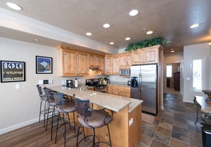 2 Bedroom Vacation Rental in Huntsville, Utah - Snowbasin Lodging LS86