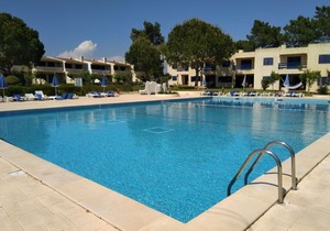 2 bedroom villa with large garden and communal pool in Bemposta, Alvor