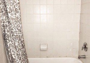 2 bedrooms (Jack&Jill) at YorkU + parking. Near subway.