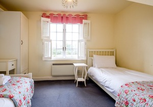 2 Bell Lodge - sleeps 6 guests in 2 bedrooms