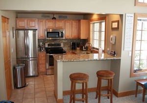 2 BR/2 BA Lakefront Lighthouse Landing Condo with Wifi, nestled in a quiet cove