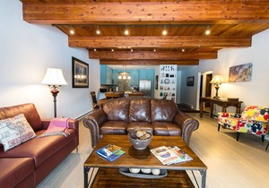 2 Br/2 Ba. Short Walk along River Trail To Festivals/Gondola! Hot Tub! Sleeps 7