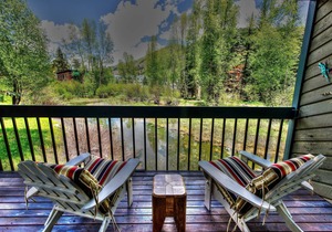 2 Br/2 Ba. Short Walk along River Trail To Festivals/Gondola! Hot Tub! Sleeps 7
