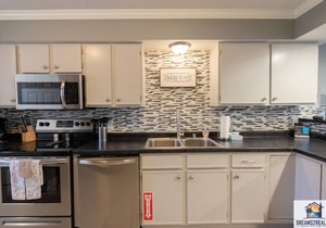 2 BR Condo Near the Strip ~ 2 Pools ~ FREE TICKETS INCLUDED! (FHE-3)