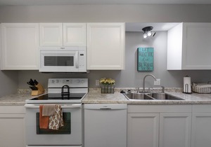 2-BR Updated WALK-IN Condo ~ 2 Pools ~ Near the Strip ~ FREE TICKETS INCLUDED! (FHC-13)