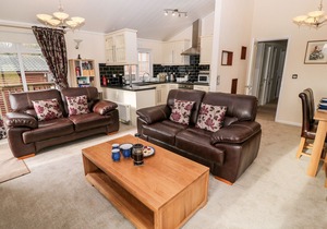 2 Cedar Lodge Park, TAVISTOCK