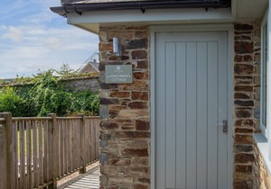 2 COACHMAN'S COTTAGE, HILLFIELD, family friendly in Dartmouth