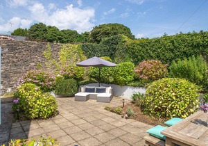 2 COACHMAN'S COTTAGE, HILLFIELD, family friendly in Dartmouth
