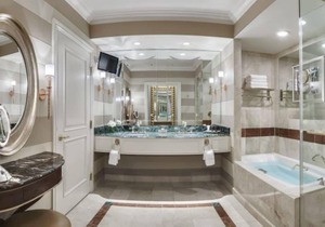 2 Connecting Suites at a 5⭐️ Hotel