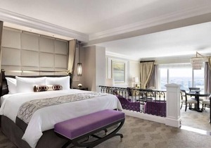 2 Connecting Suites at a 5⭐️ Hotel