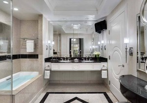 2 Connecting Suites at a 5⭐️ Hotel