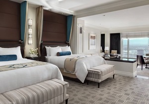 2 Connecting Suites at a 5⭐️ Hotel