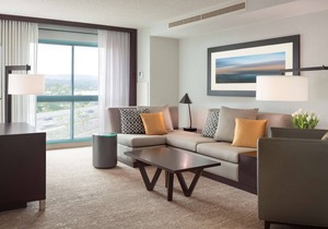 2 Connecting Suites at a 4⭐️ Hotel