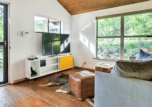 2 Mi to Dtwn Pet-Friendly Austin Studio with Yard