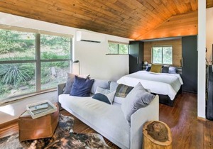 2 Mi to Dtwn Pet-Friendly Austin Studio with Yard