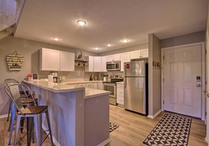 2 Mi to Margaritaville Resort Lake-View Retreat!