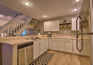 2 Mi to Margaritaville Resort Lake-View Retreat!