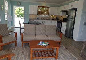 2 minute Walk to Beach, Newly Renovated, 2 Bedroom 2 Bathroom Apartment #2