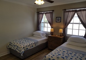 2 minute Walk to Beach, Newly Renovated, 2 Bedroom 2 Bathroom Apartment #1
