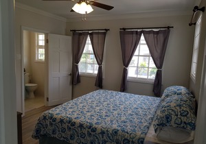 2 minute Walk to Beach, Newly Renovated, 2 Bedroom 2 Bathroom Apartment #2