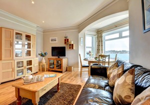 2 Pentyre House