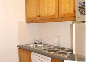 2 pièces au pied des pistes avec balcon et skiroom - FR-1-557-34