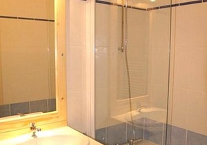 2 pièces au pied des pistes avec balcon et skiroom - FR-1-557-34