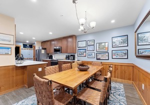 2 Private Balconies w/Mountain Views, 2 Mins Walk to Gondola, Shops & Dining