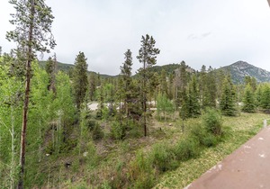 2 Private Balconies w/Mountain Views, 2 Mins Walk to Gondola, Shops & Dining