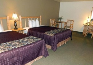 2 Queen Beds with Living Room at FairBridge Inn & Suites Sandpoint