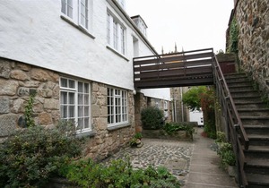 2 Redfern Court - Two Bedroom House, Sleeps 5