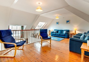 2 Redfern Court - Two Bedroom House, Sleeps 5