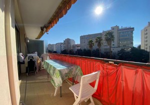 2 rooms facing south 300m from the Croisette LIVE IN LE BOSQUET