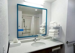2-Star Hotel ∙ Hampton Inn & Suites Oklahoma City/Quail Springs