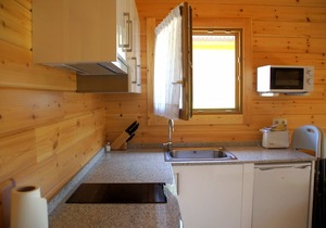 2. Satia Berri log cabin