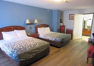 2-Star Hotel ∙ Econo Lodge Inn & Suites