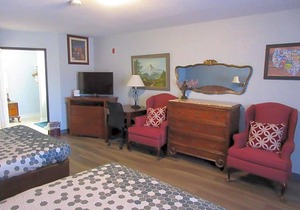 2-Star Hotel ∙ Econo Lodge Inn & Suites