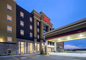 2-Star Hotel ∙ Hampton Inn & Suites Edmonton St. Albert, Ab
